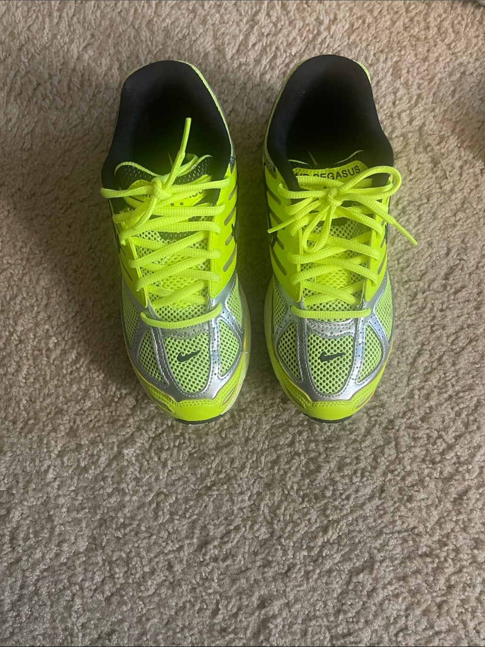 Nike Neon Yellow and Silver Running Sneakers